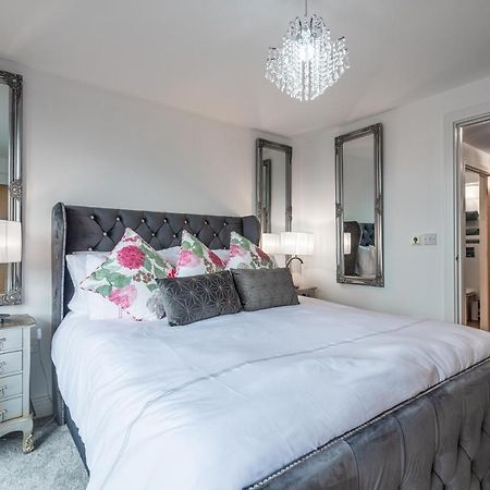Luxurious River View Apartment With Terrace Worcester Exterior photo