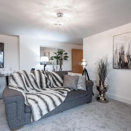 Luxurious River View Apartment With Terrace Worcester Exterior photo