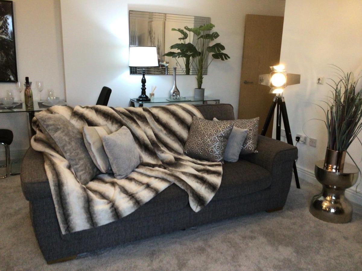 Luxurious River View Apartment With Terrace Worcester Exterior photo