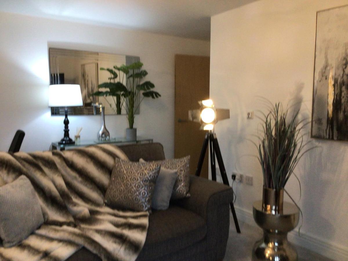 Luxurious River View Apartment With Terrace Worcester Exterior photo