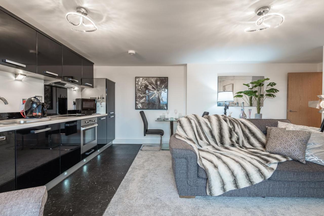 Luxurious River View Apartment With Terrace Worcester Exterior photo