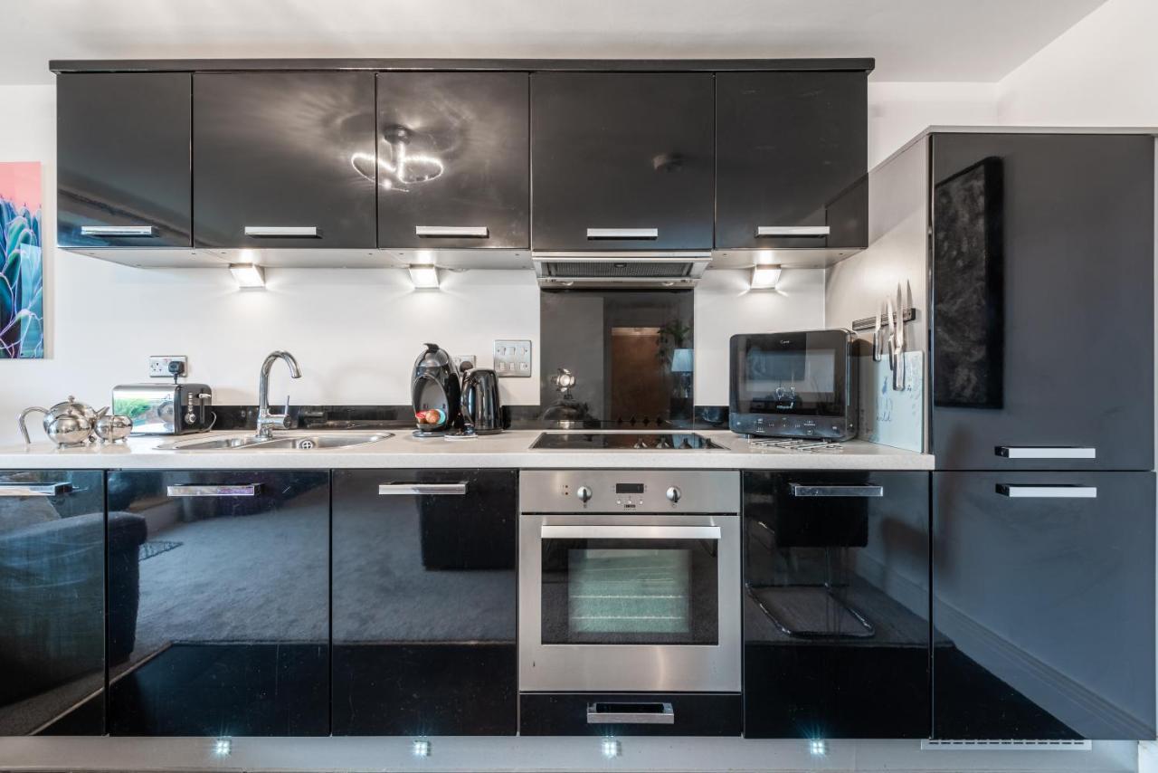 Luxurious River View Apartment With Terrace Worcester Exterior photo
